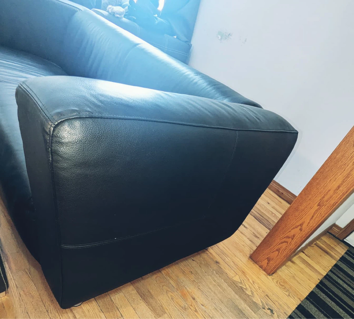 Loveseat Sofa genuine leather - Moving Sale - photo 2