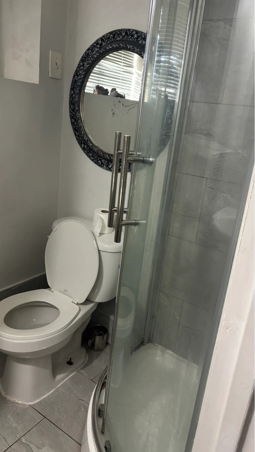 2 bedroom 1 bathroom Basment for rent in guildford bc - photo 5