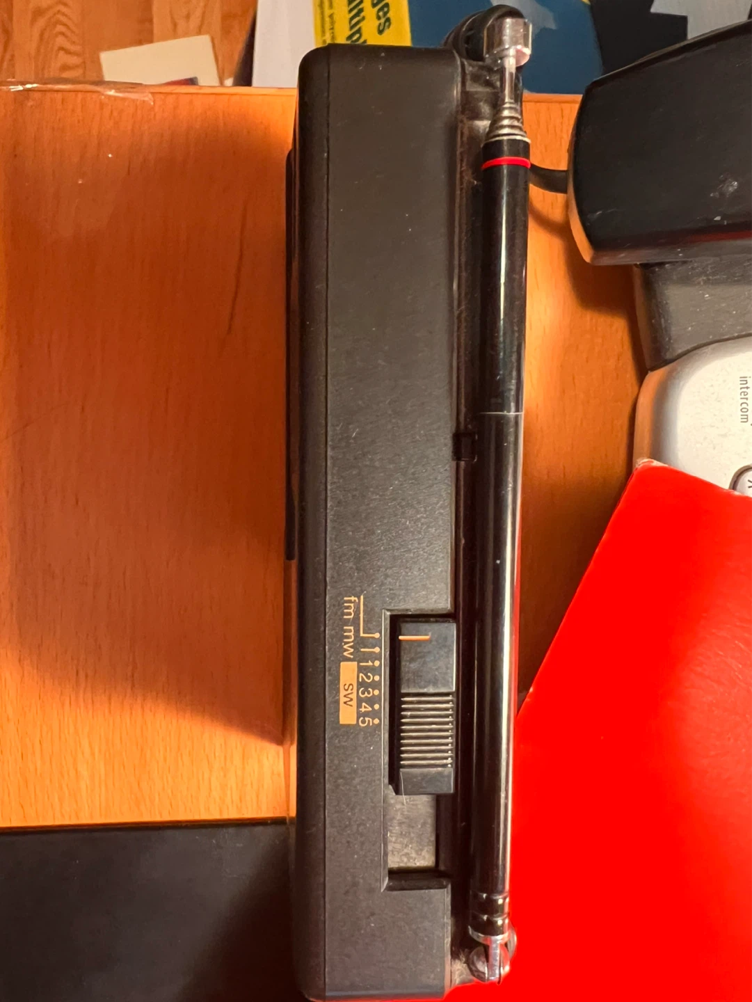 Grundig Traveller II 7-Band Travel Radio - photo 3