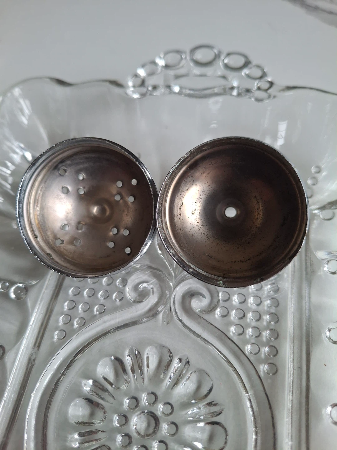 Small salt & pepper shakers on vintage glass tray - photo 4