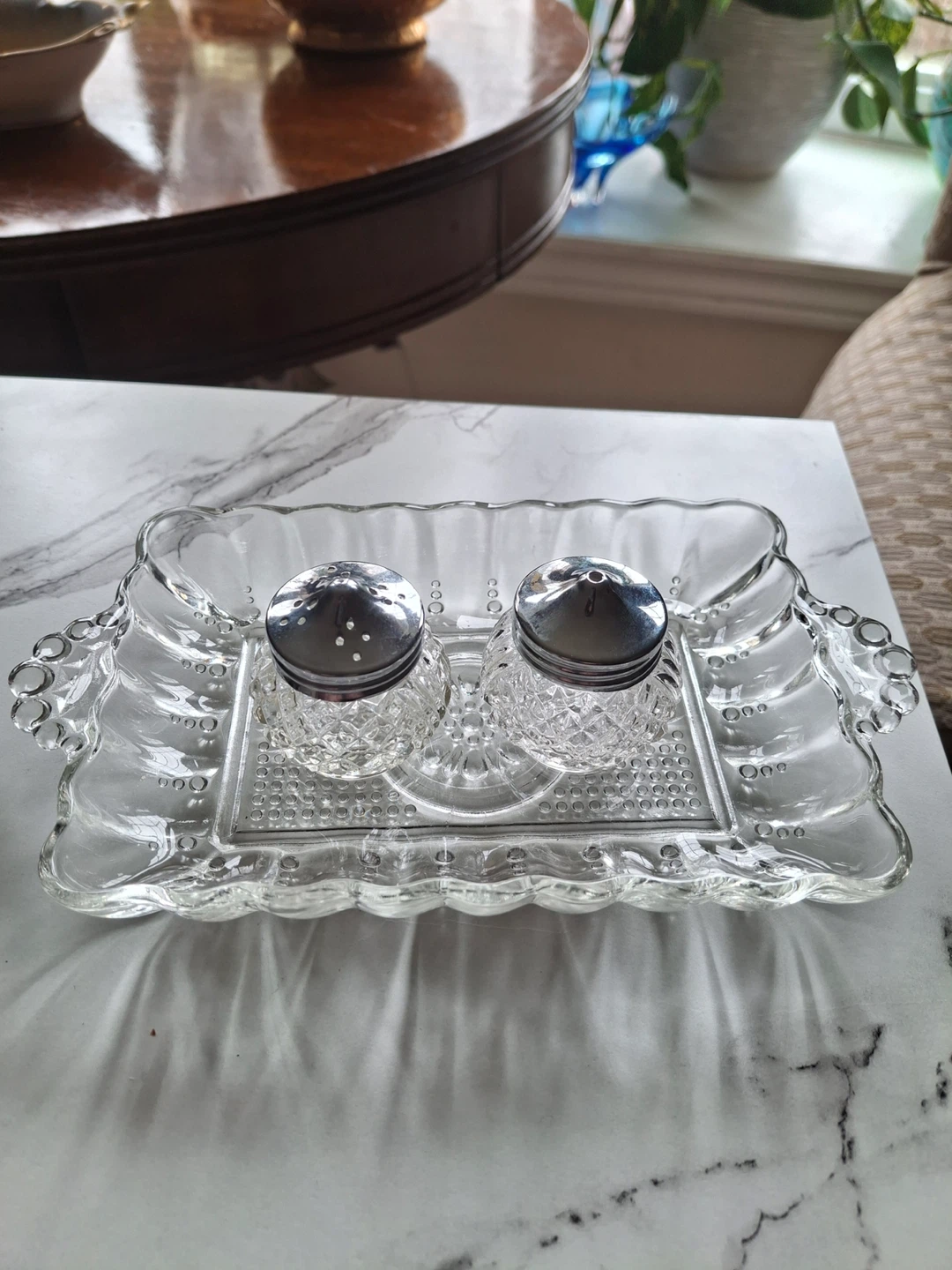 Small salt & pepper shakers on vintage glass tray - photo 2