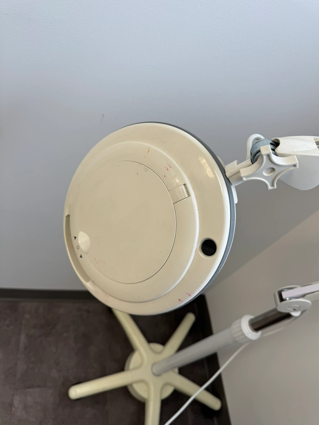 Magnifying Lamp with LED Light - photo 3
