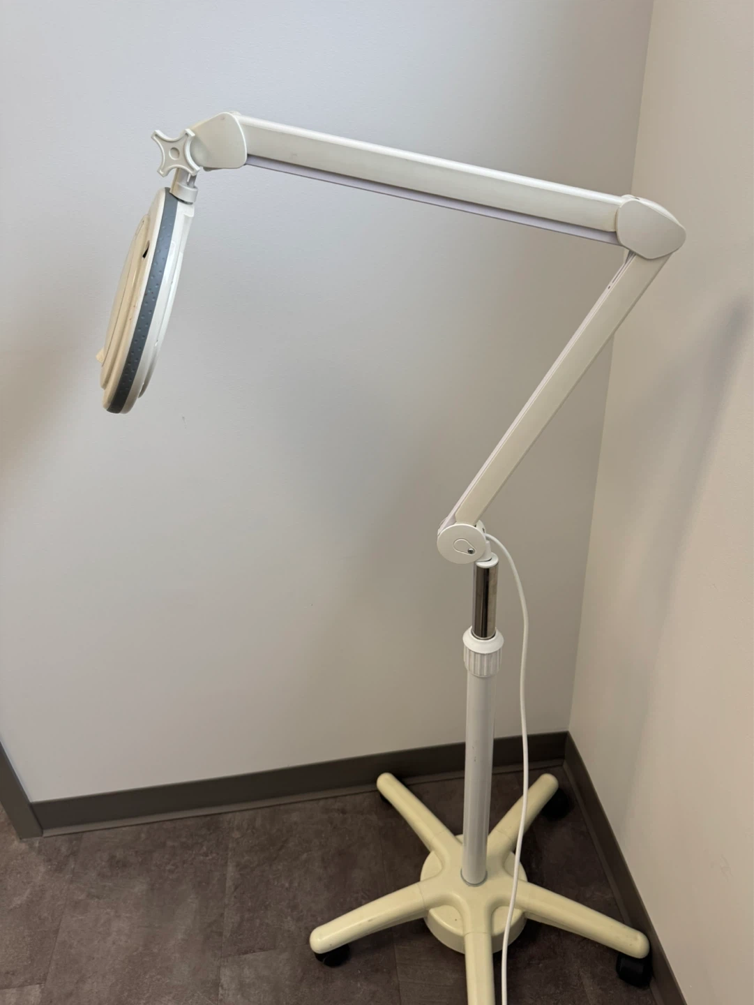 Magnifying Lamp with LED Light