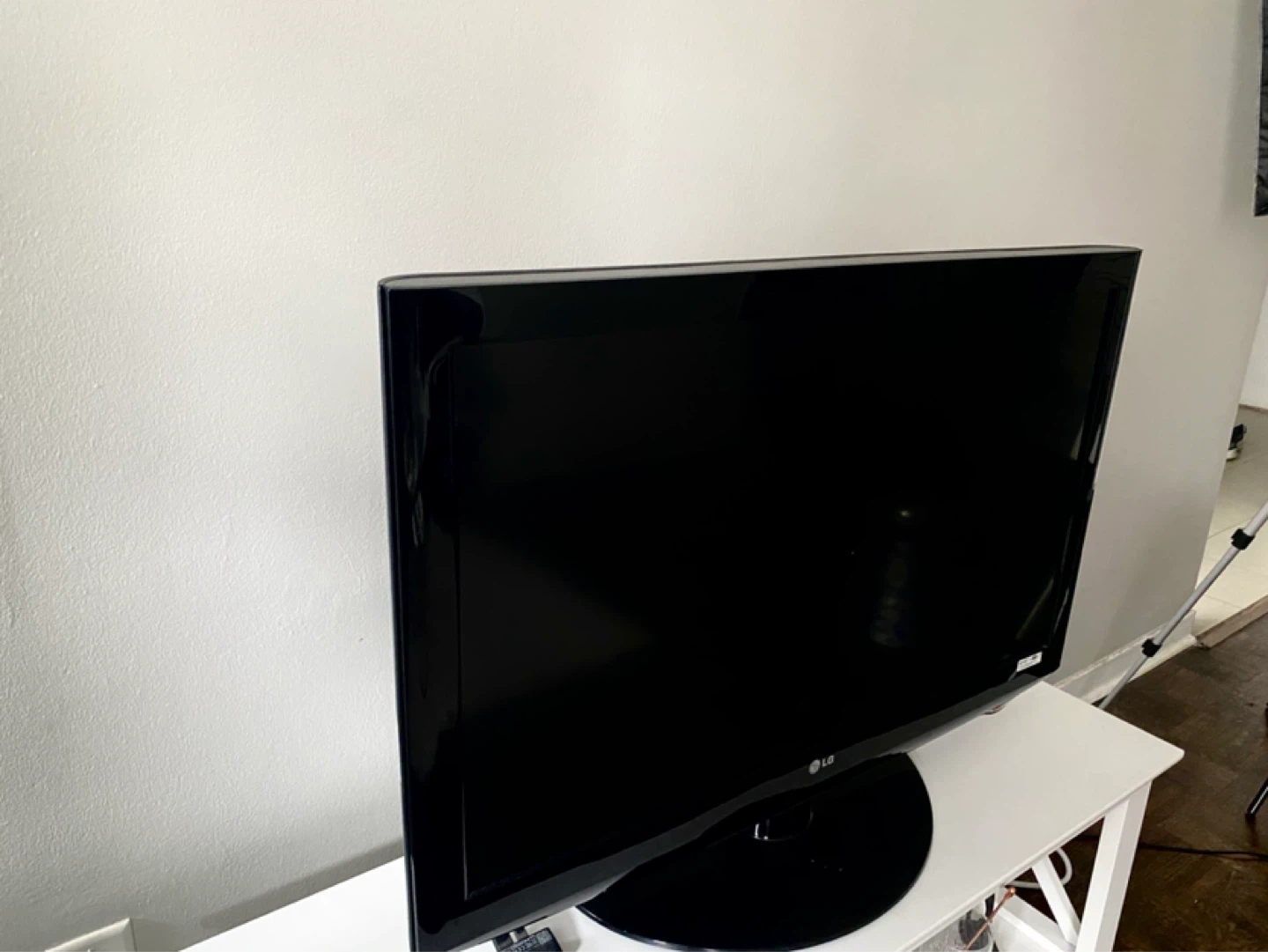 LG Black Flat Screen TV (Roku Included) - photo 3