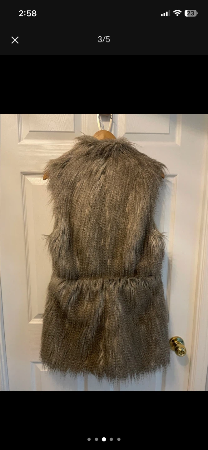 ZARA Vest - Size Large - Faux Fur - Pls read ad - photo 3