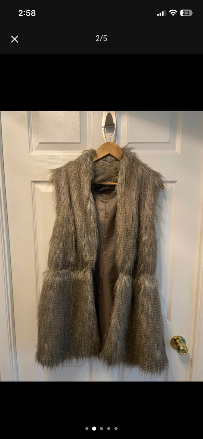 ZARA Vest - Size Large - Faux Fur - Pls read ad - photo 2