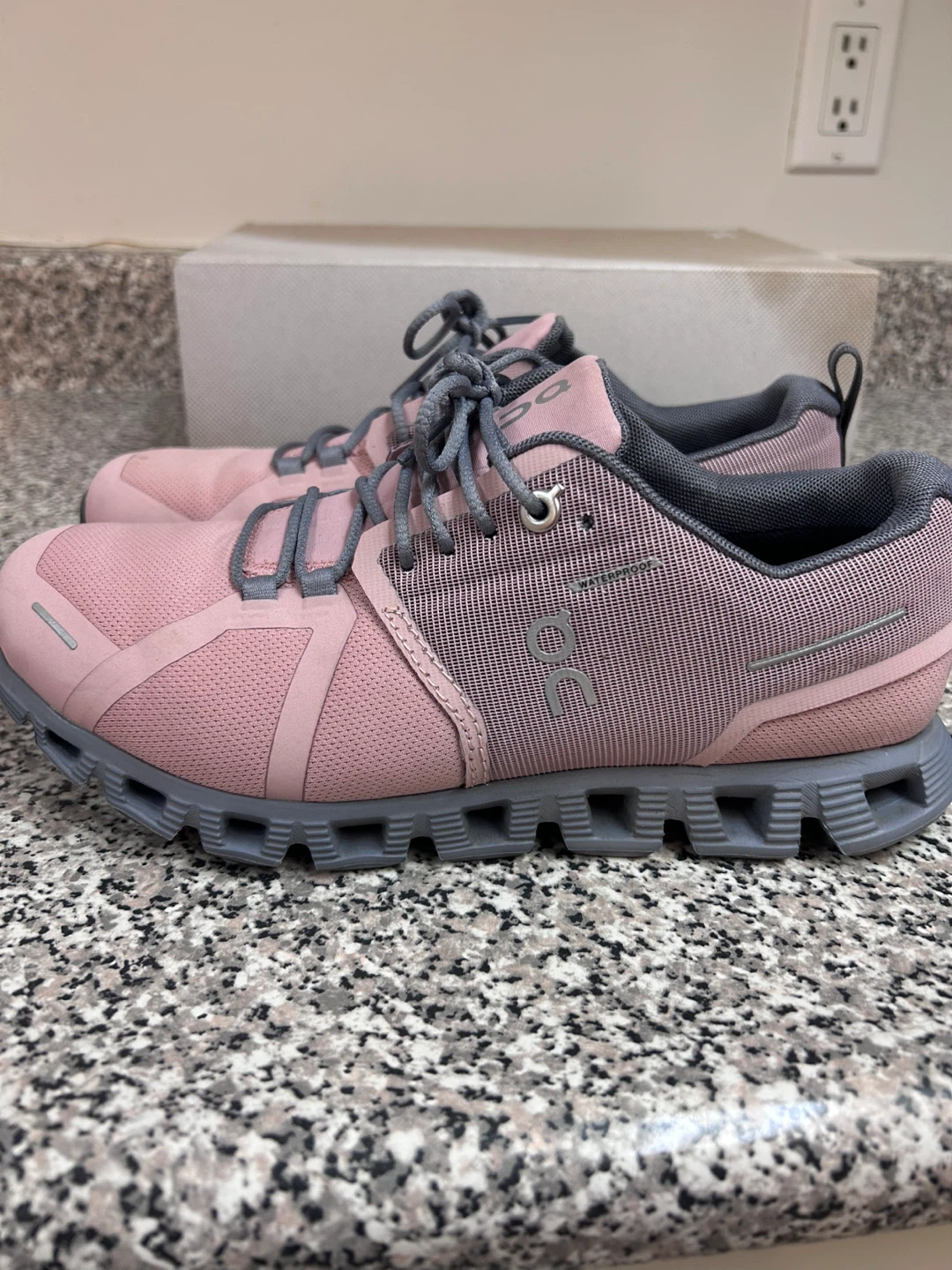 On Cloud 5 Waterproof Rose Size 7 - photo 2