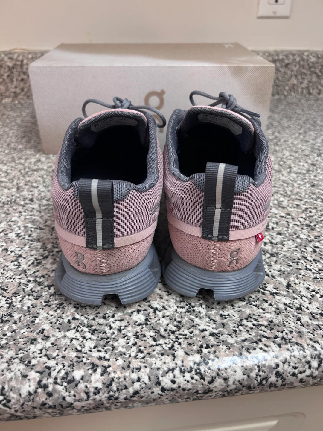 On Cloud 5 Waterproof Rose Size 7 - photo 3