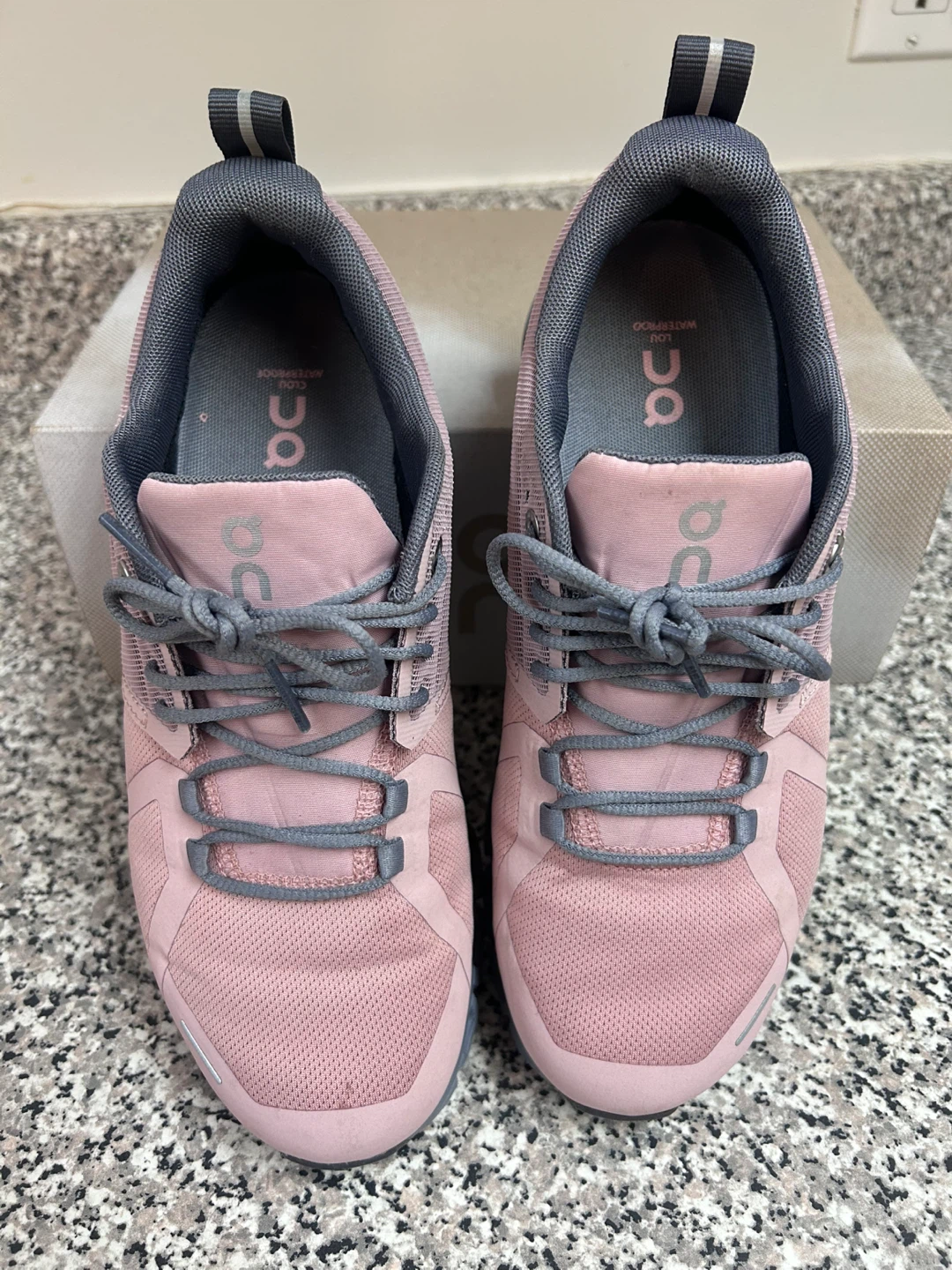 On Cloud 5 Waterproof Rose Size 7