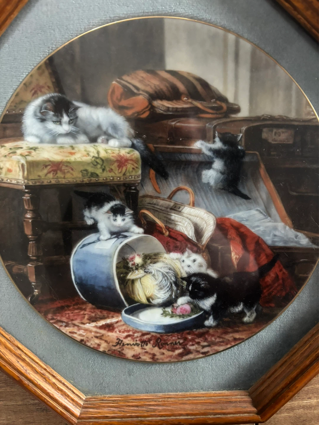 1990 W.S. George "Mischief with the Hatbox" Collector Plate - photo 2