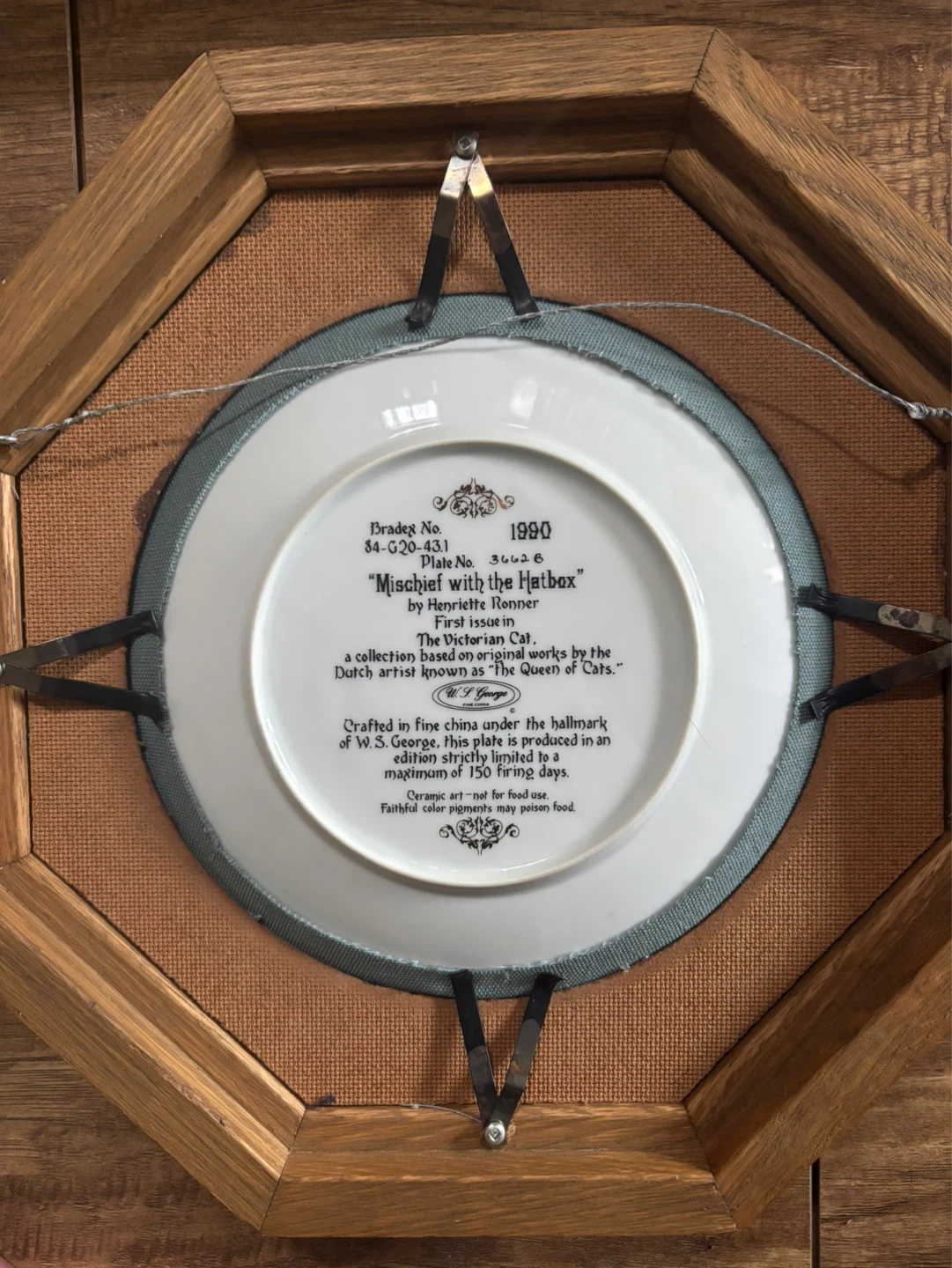 1990 W.S. George "Mischief with the Hatbox" Collector Plate - photo 3