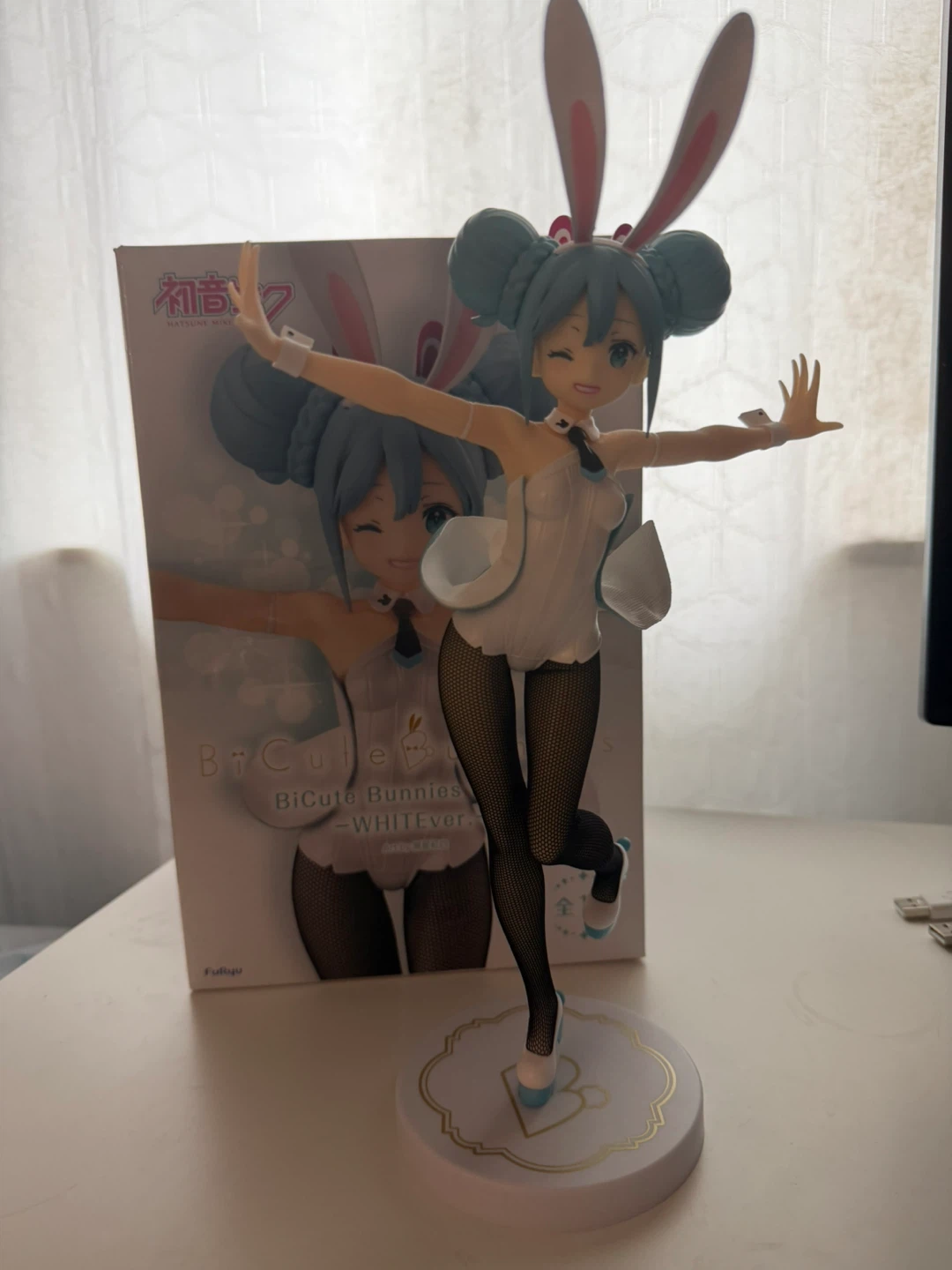FuRyu BiCute Bunnies Hatsune Miku -WHITEver.- Figure - photo 3