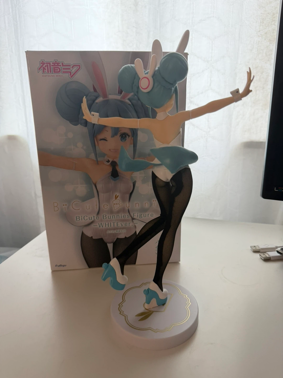 FuRyu BiCute Bunnies Hatsune Miku -WHITEver.- Figure - photo 4