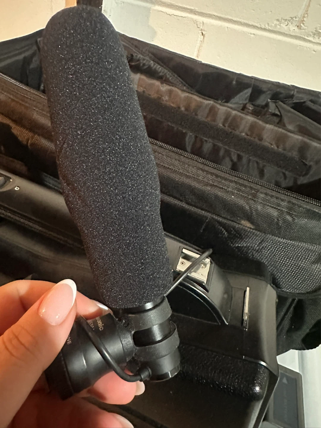 Panasonic Full HD AVCCAM Camcorder - photo 5