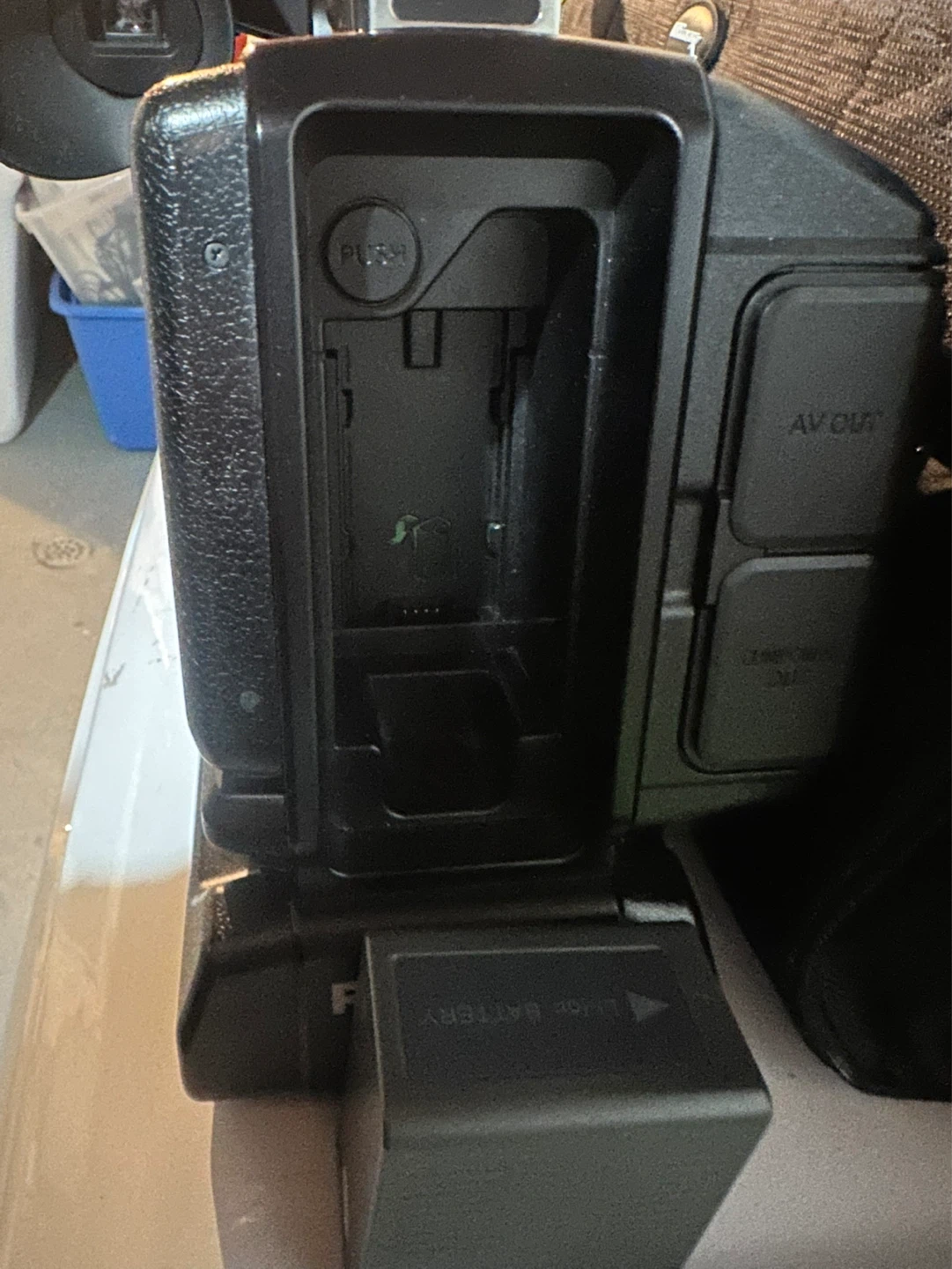 Panasonic Full HD AVCCAM Camcorder - photo 3