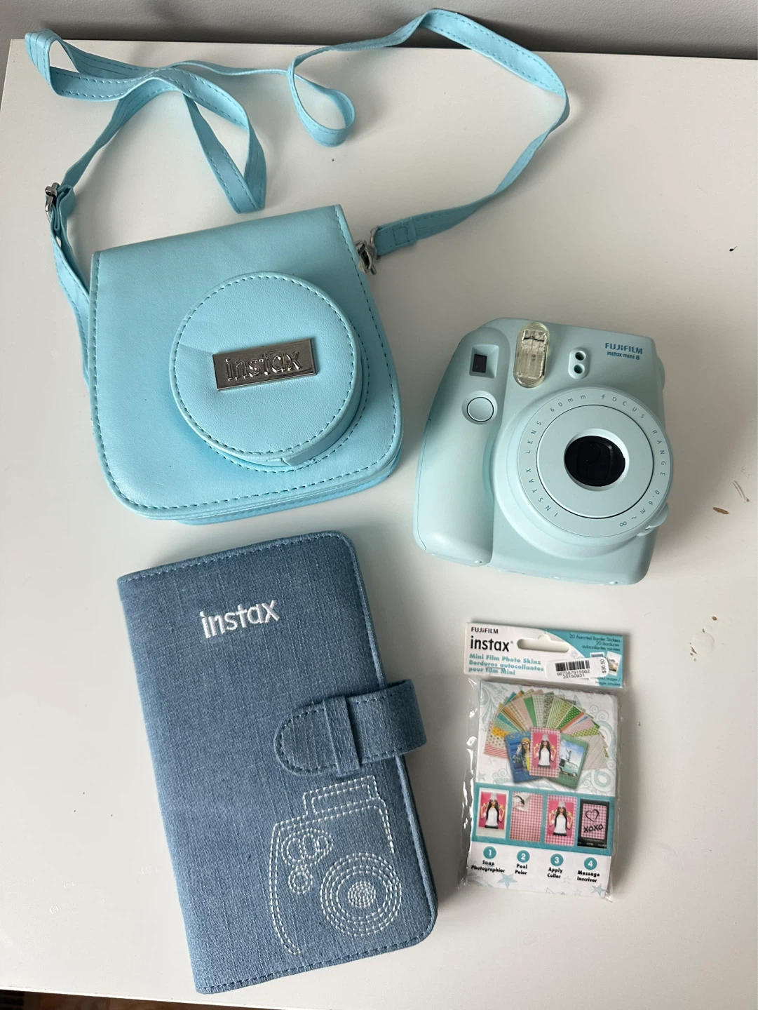 Fujifilm Instax Mini 11 Camera Bundle