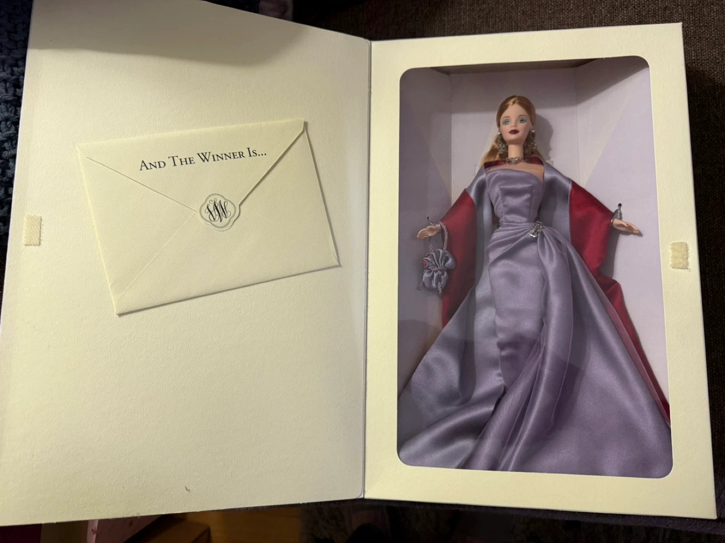 Vera Wang Barbie Limited Edition Doll - photo 2