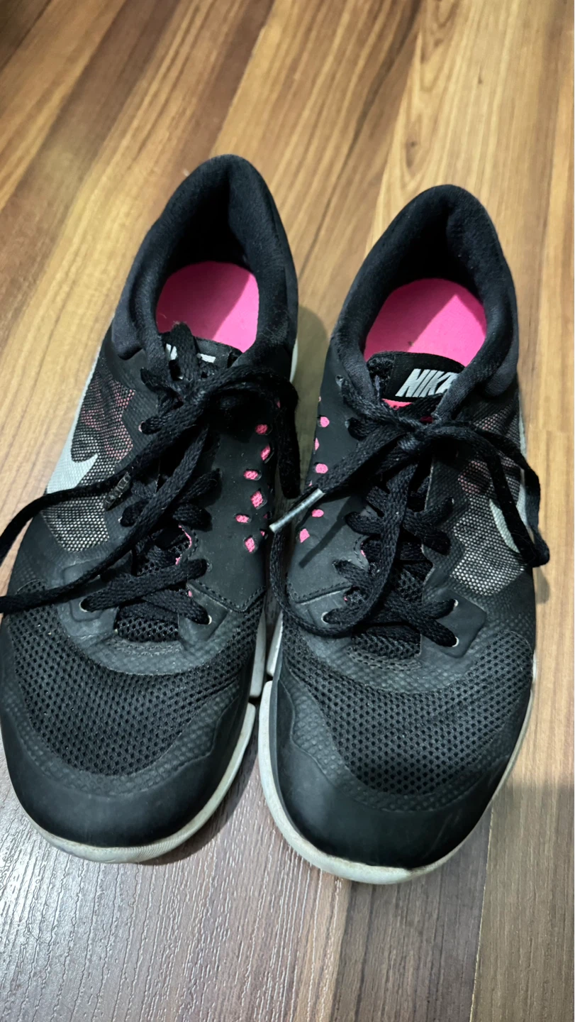 Nike Women's Sneakers Black Size 6