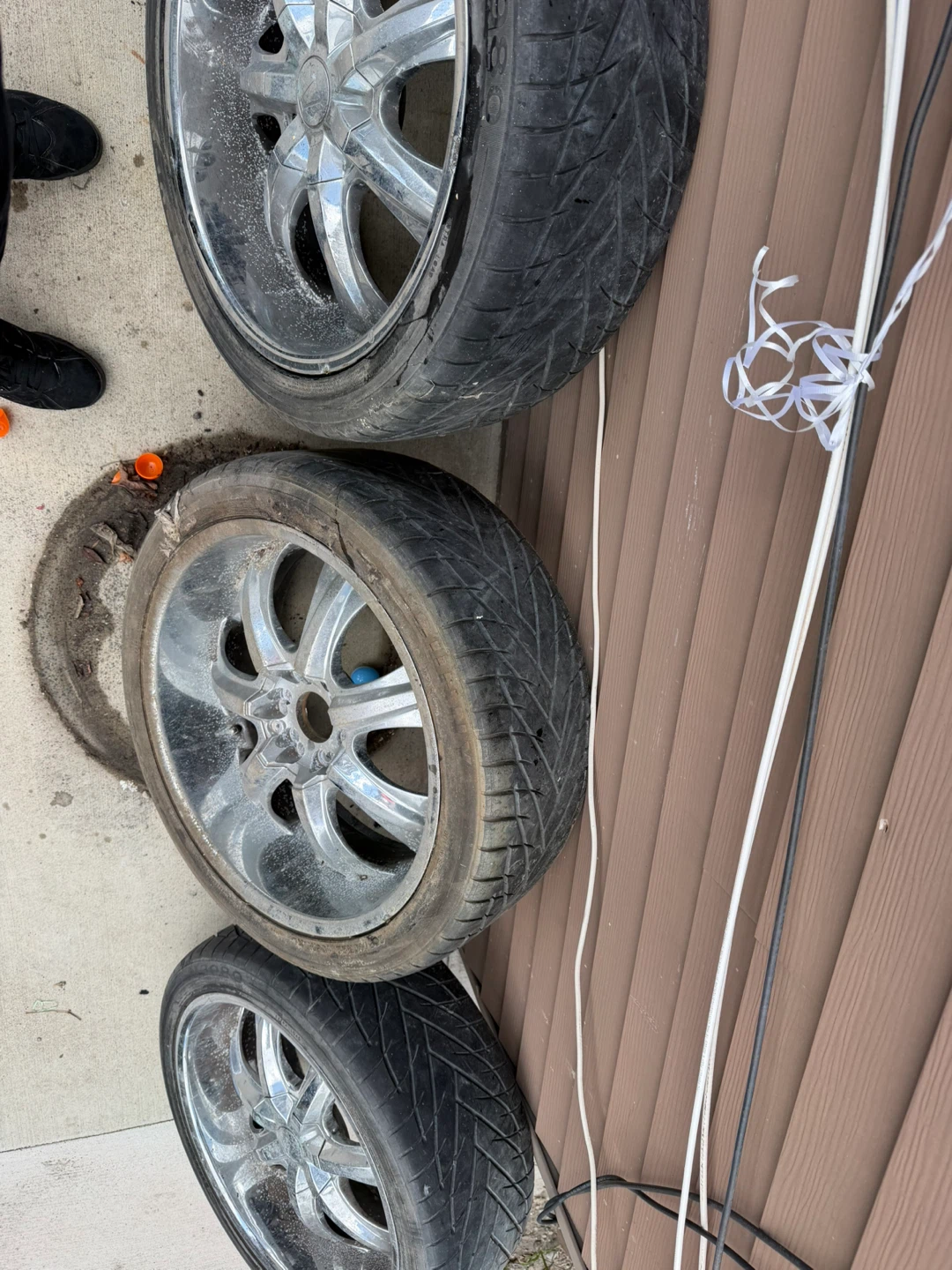 265/40R22 Tires and Rims Set - photo 3