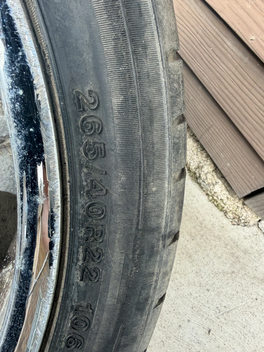 265/40R22 Tires and Rims Set - photo 2