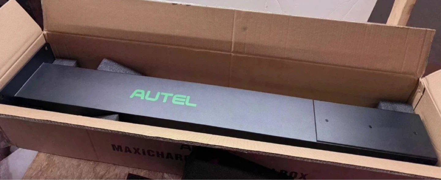 Autel Maxicharger AC Wallbox Pedestal - photo 3