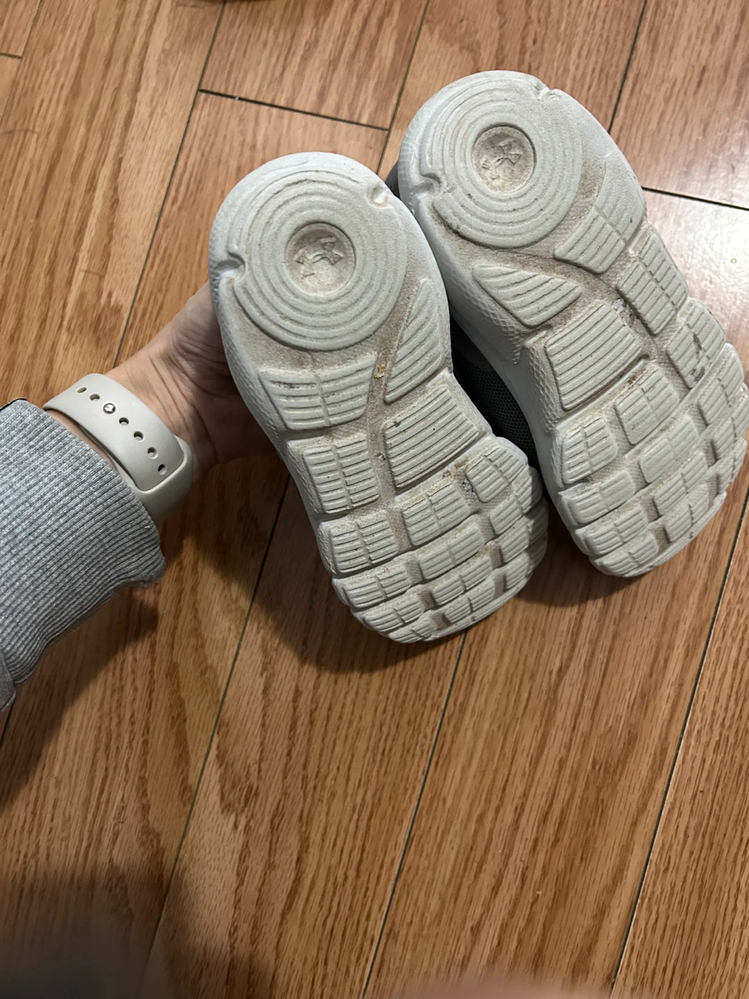 Under Armour Grey Toddler Shoes Size 9 - photo 3