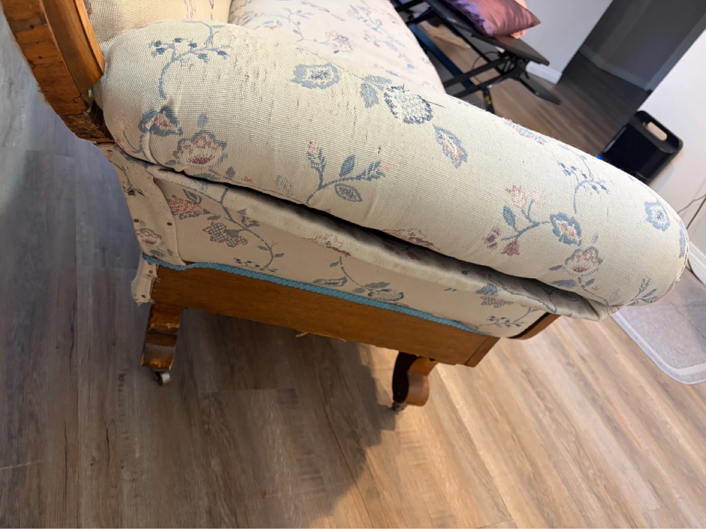 Antique  sofa- Victorian style with floral fabric - photo 4