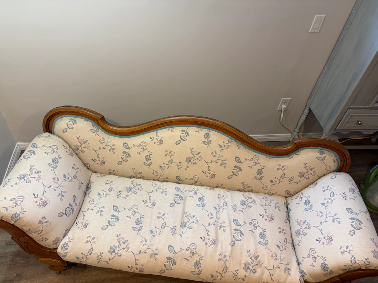 Antique  sofa- Victorian style with floral fabric - photo 3