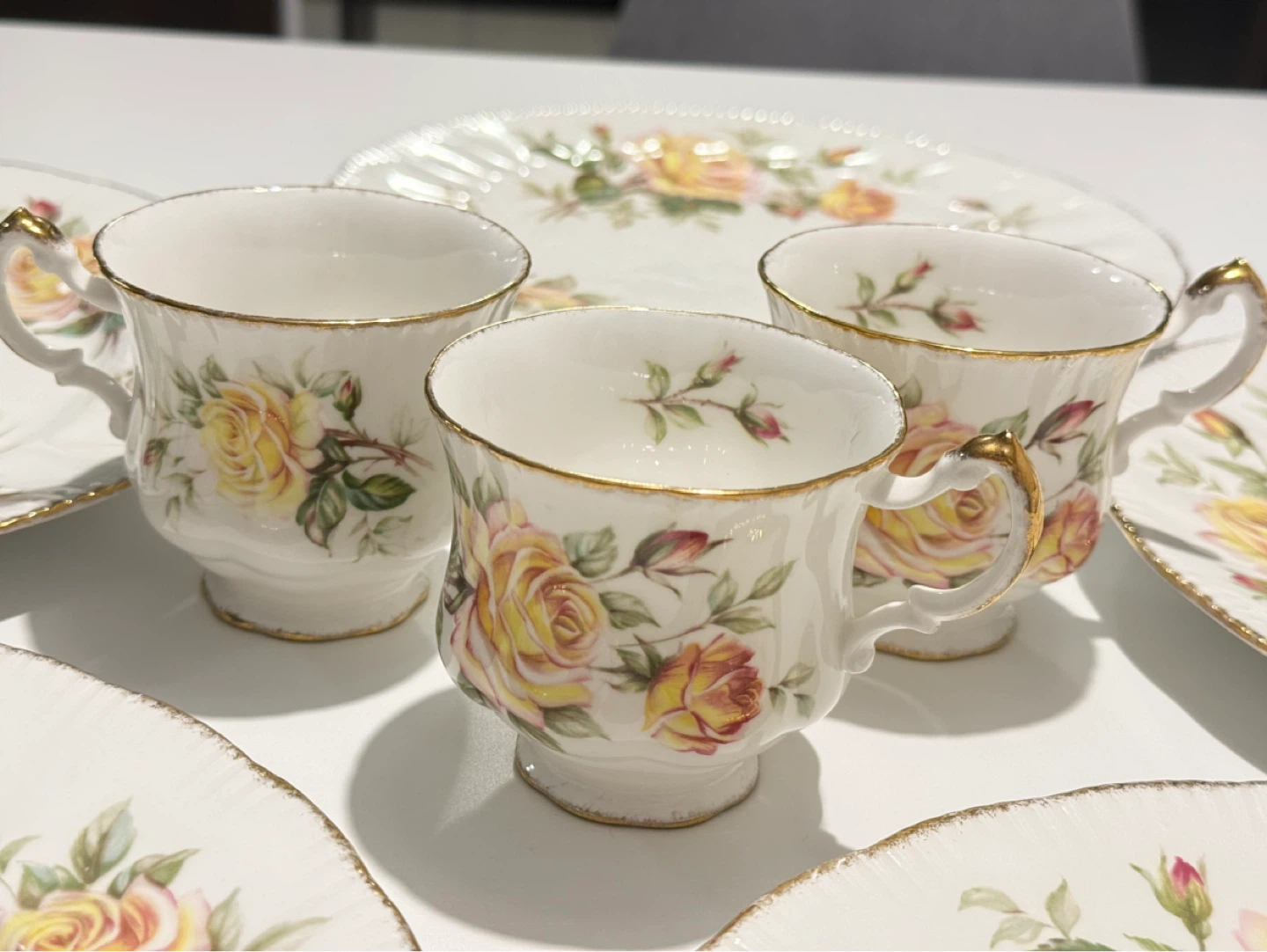 Paragon Peace Rose Fine Bone China Set -3 Cups & 5 dining Plates - photo 2