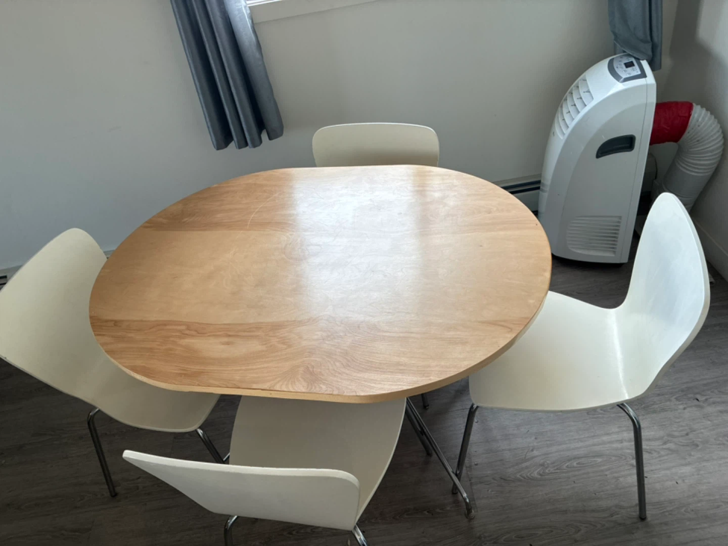White modern dining chair