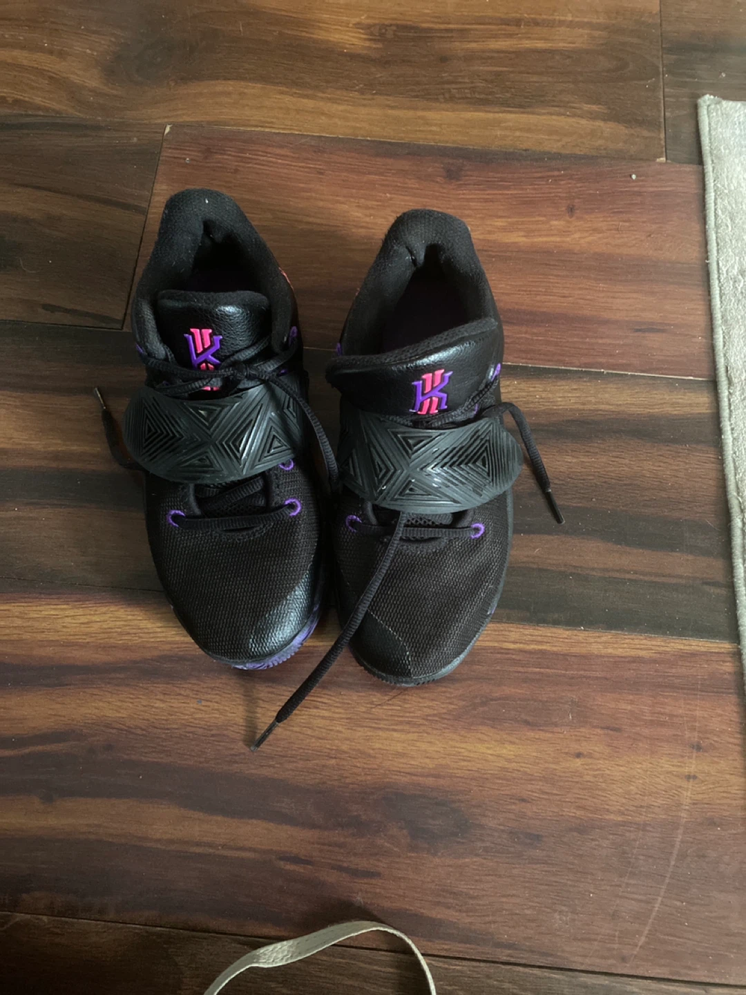 Nike Kyrie 3.5Youth Basketball Shoes Black/Purple Size 3.5Y