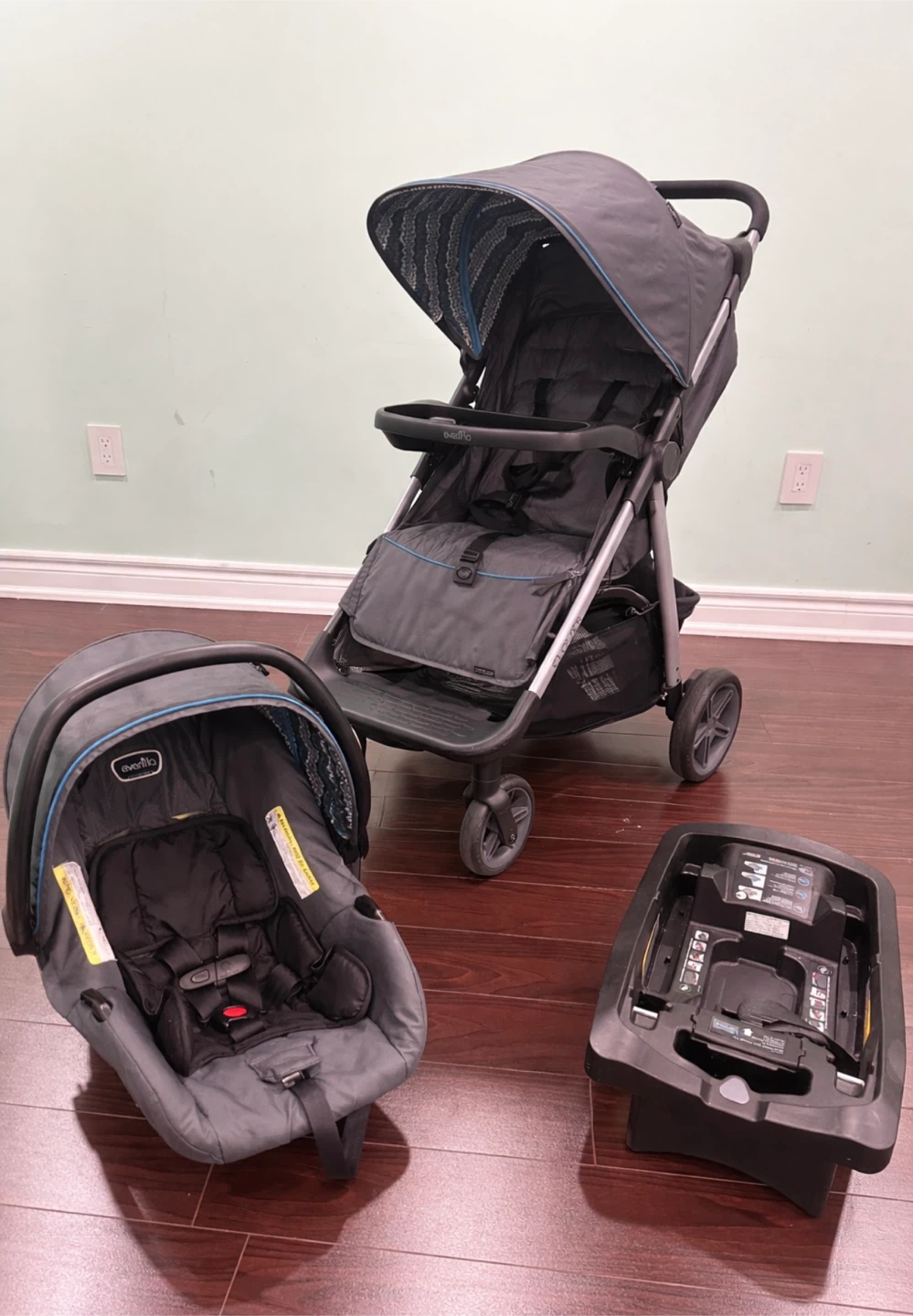 Excellent Evenflo carseat and stroller!
