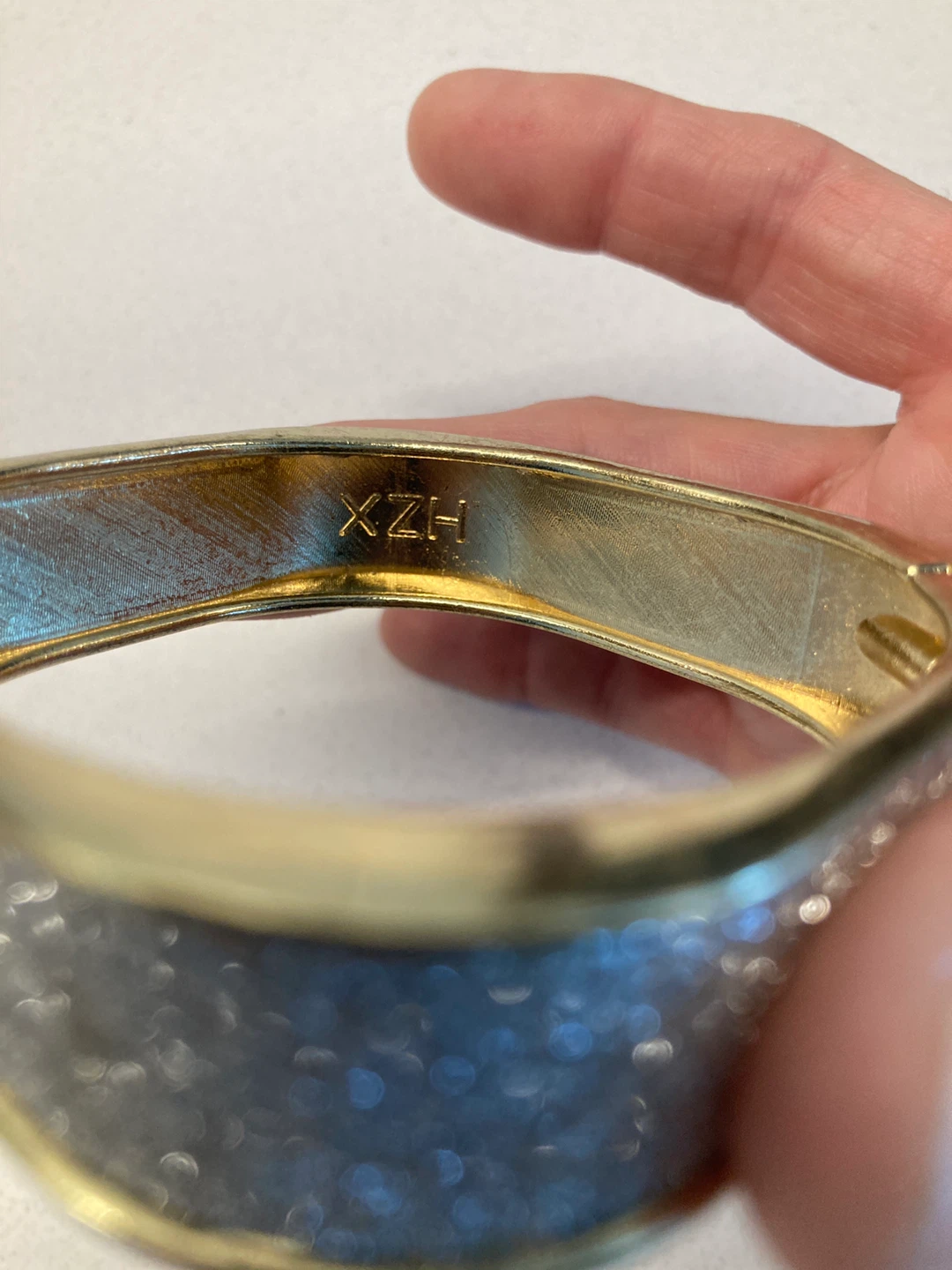 Gold-tone Glitter Bangle Bracelet - photo 3