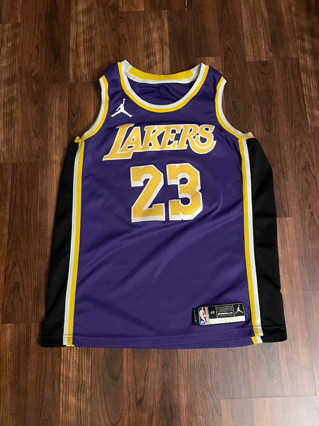 Los Angeles Lakers LeBron James #23 Jordan jersey