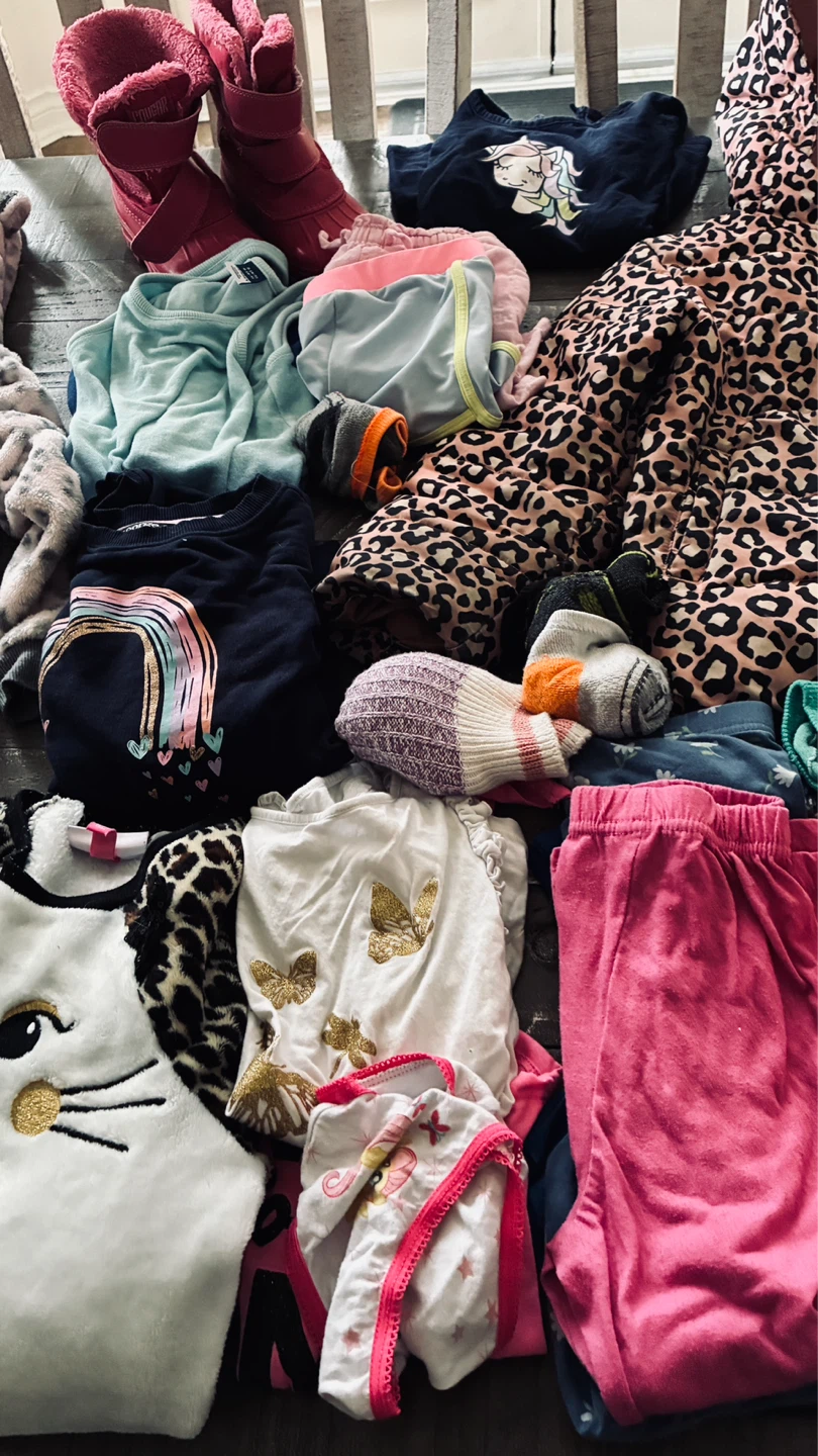 Girl’s size 5/6 clothes lot & Cougar boots - photo 4