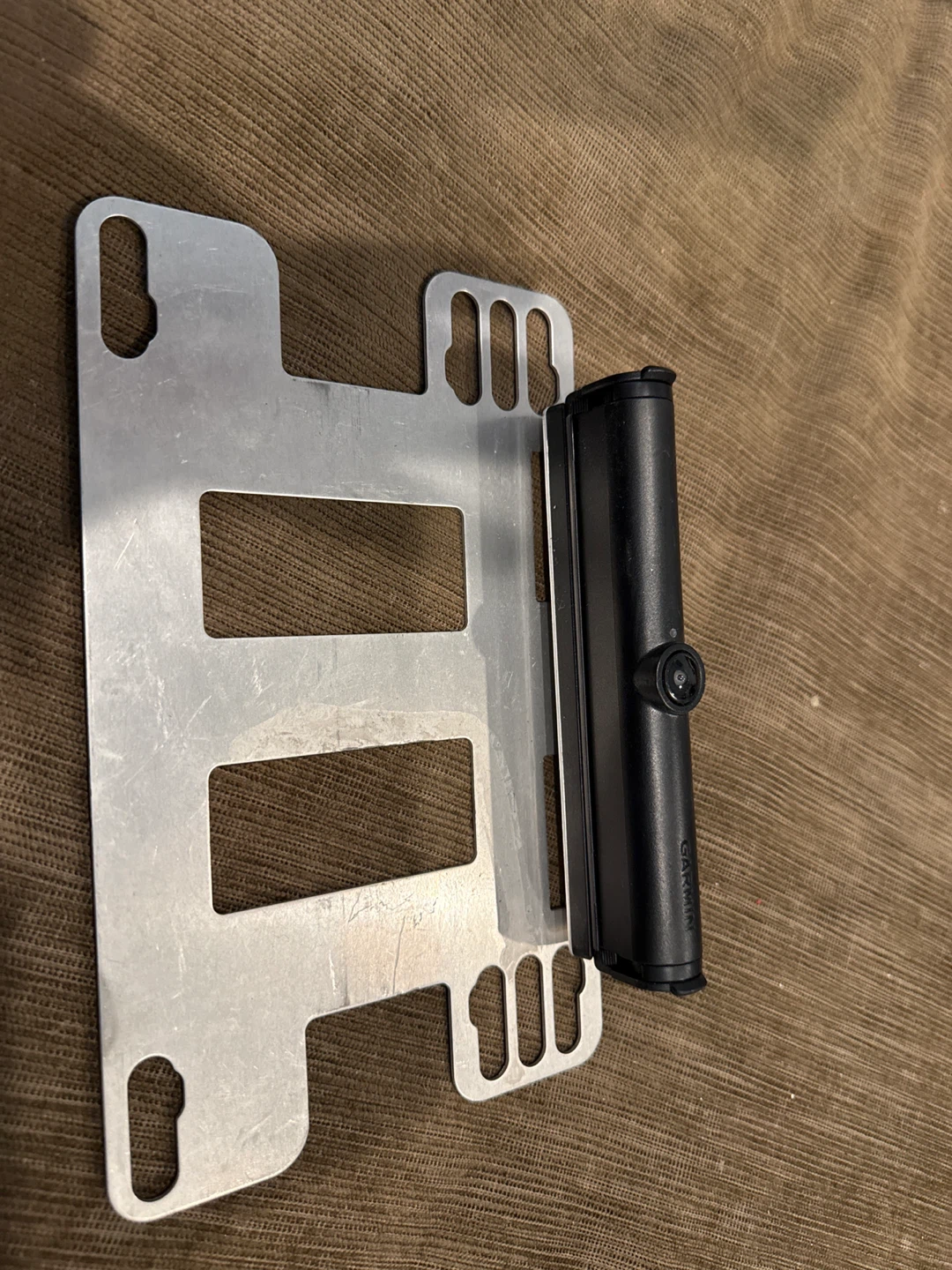 Garmin Remote Camera Mount with Batteries - photo 2