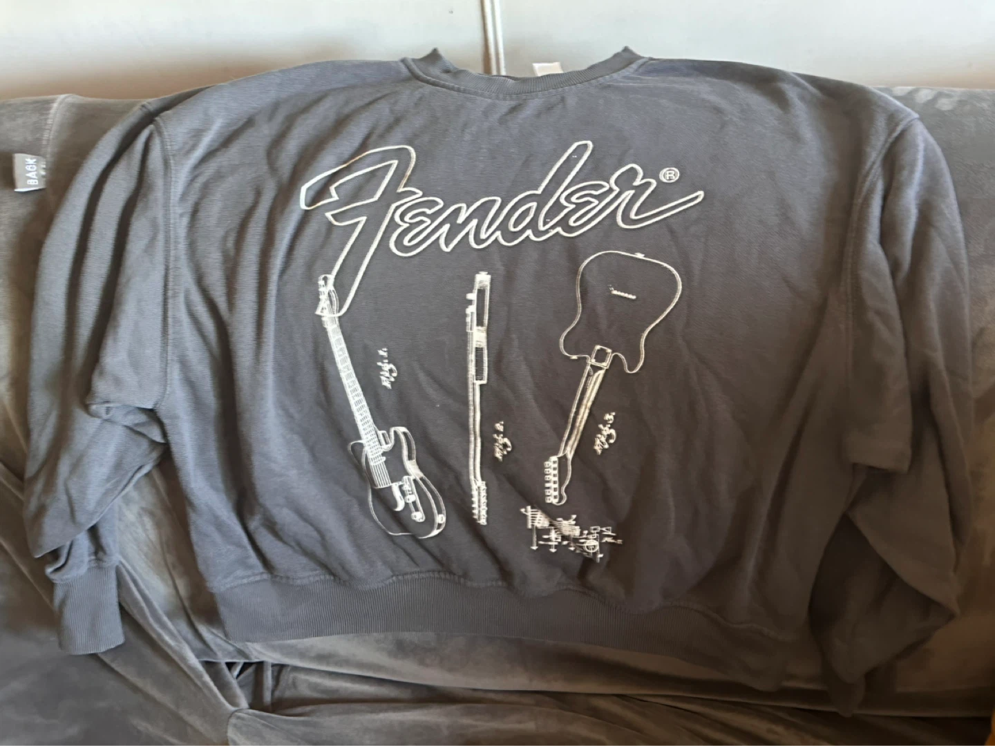 Fender sweater size med