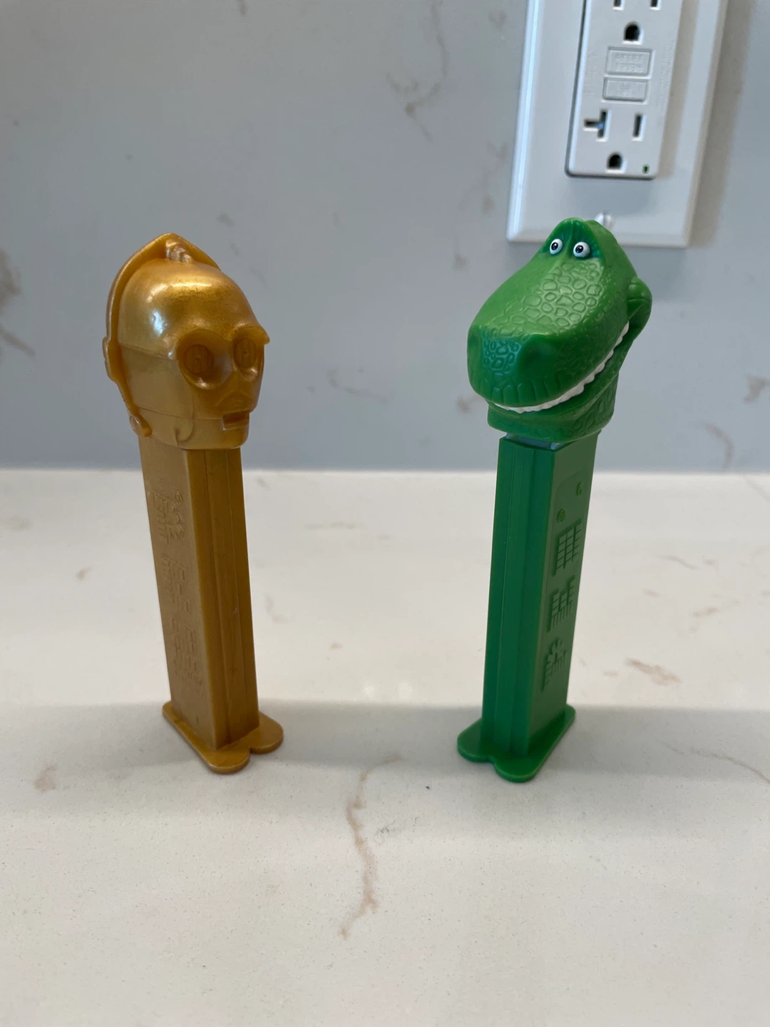 PEZ Candy Dispensers - C-3PO and Rex - photo 3