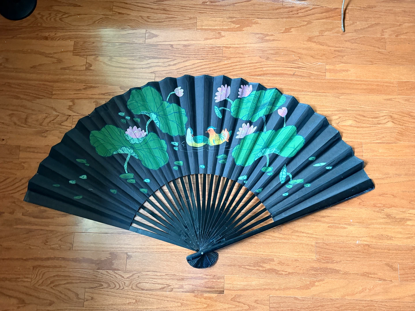 Vintage folding fan (large)