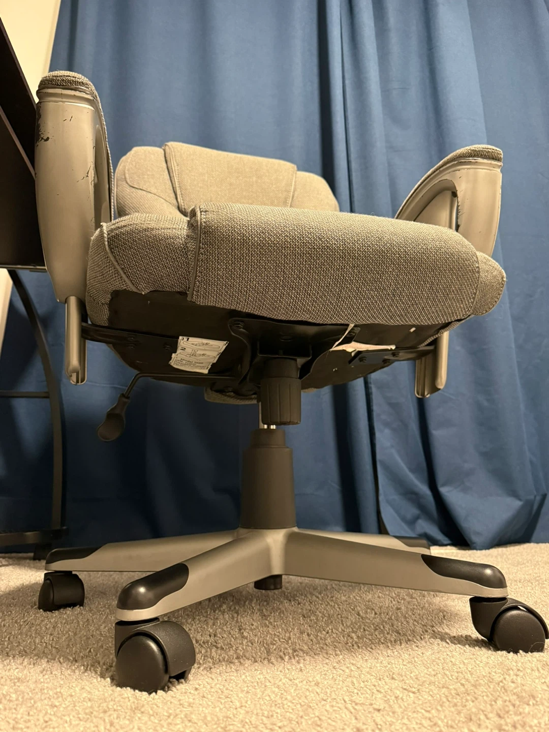 Desk and chair - photo 3