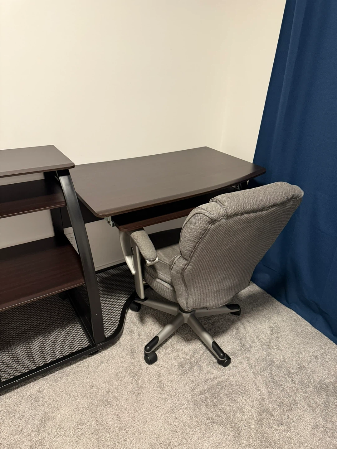 Desk and chair - photo 4