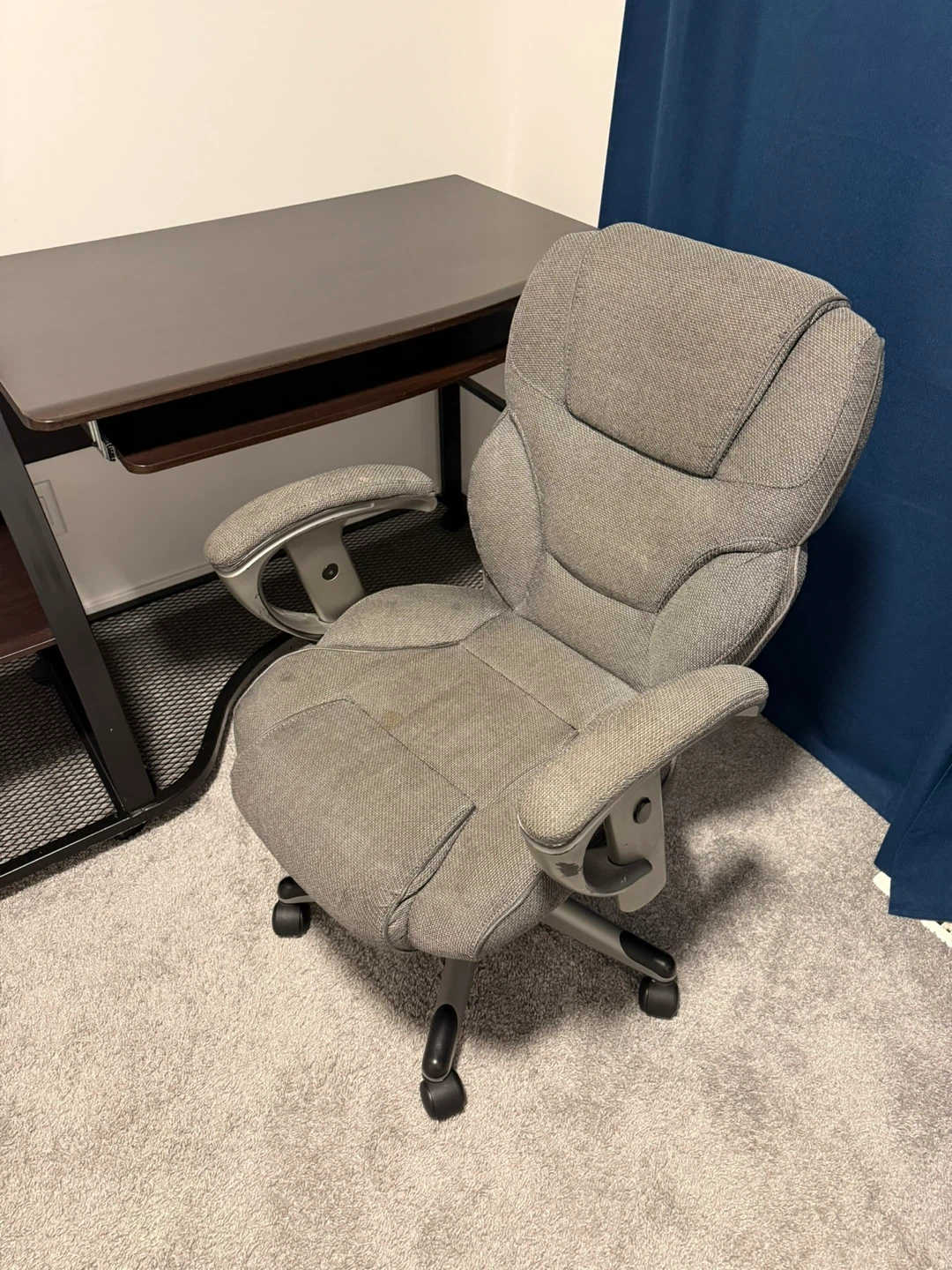 Desk and chair - photo 2