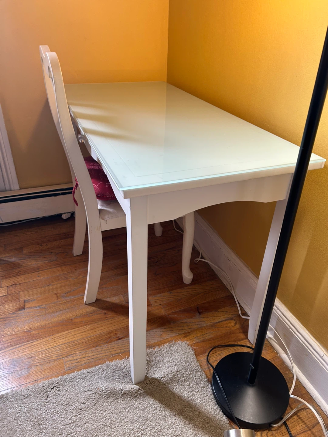 White writing desk (46x22x30 )with glass on top and chair - photo 2
