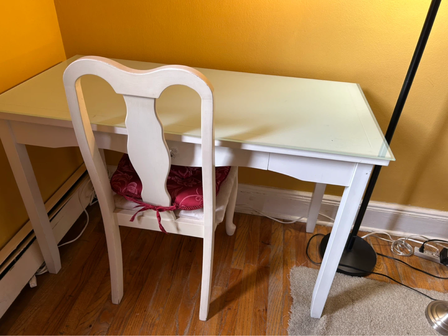 White writing desk (46x22x30 )with glass on top and chair - photo 5