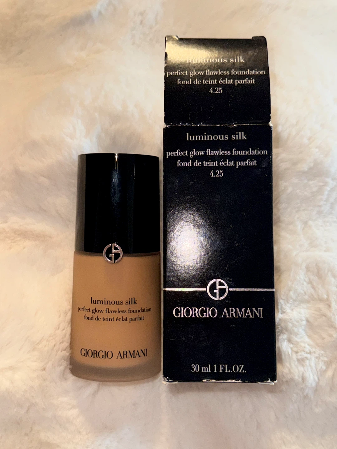 Giorgio Armani Luminous Silk Flawless Foundation - photo 3