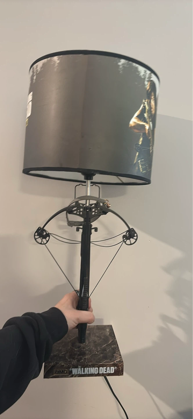 The Walking Dead Daryl Dixon Crossbow Desk Lamp - photo 2