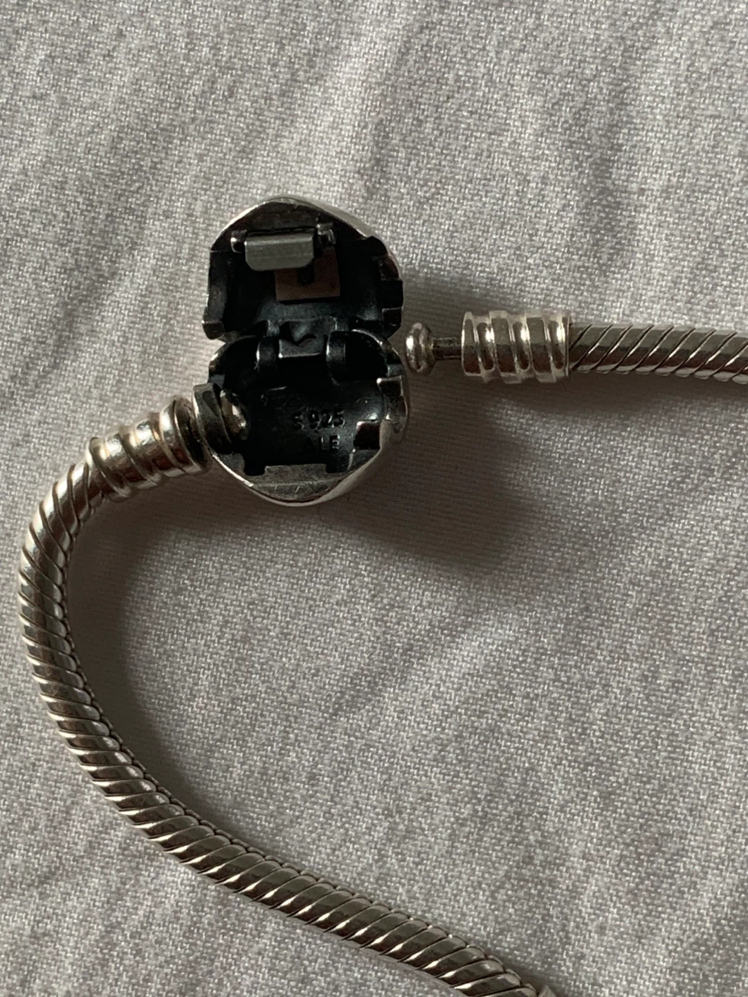 Authentic Pandora bracelet with heart clasp 💖 - photo 3