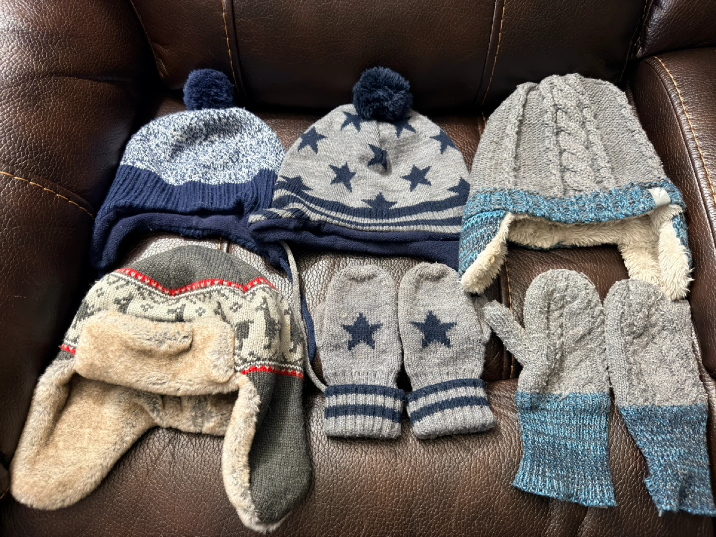 Kids winter hats & mittens bundle. SIZES 2-4Y; 2-3Y; 2-6Y