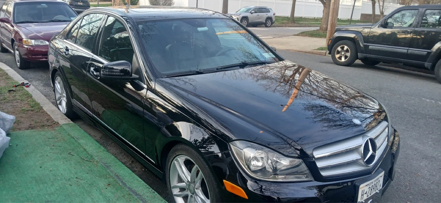 Black Mercedes-Benz C300 4MATIC Sedan - photo 2