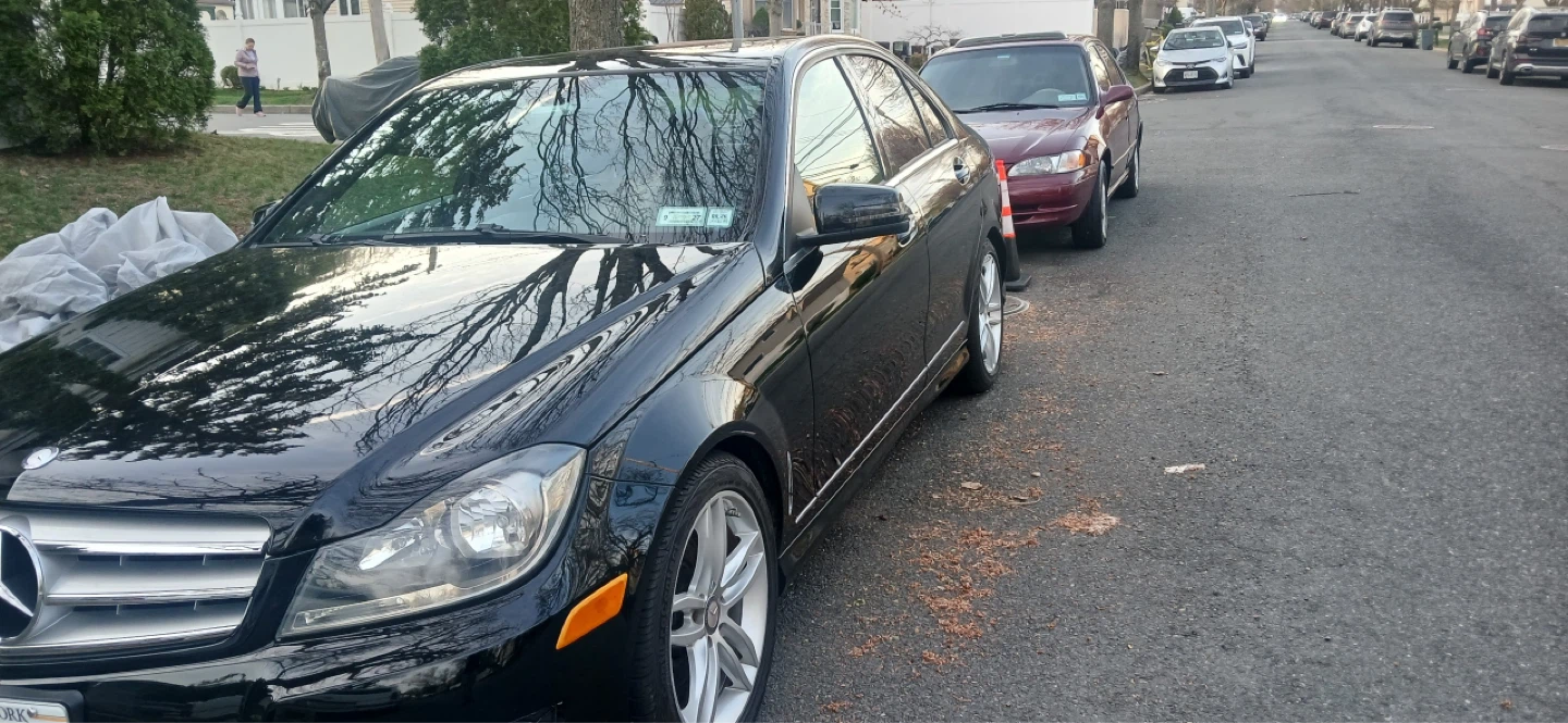 Black Mercedes-Benz C300 4MATIC Sedan - photo 5